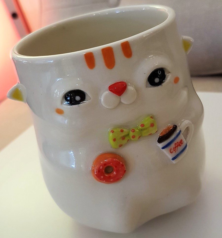 Cup "Cat with a Donut" - Title: Cup "Cat with a Donut"