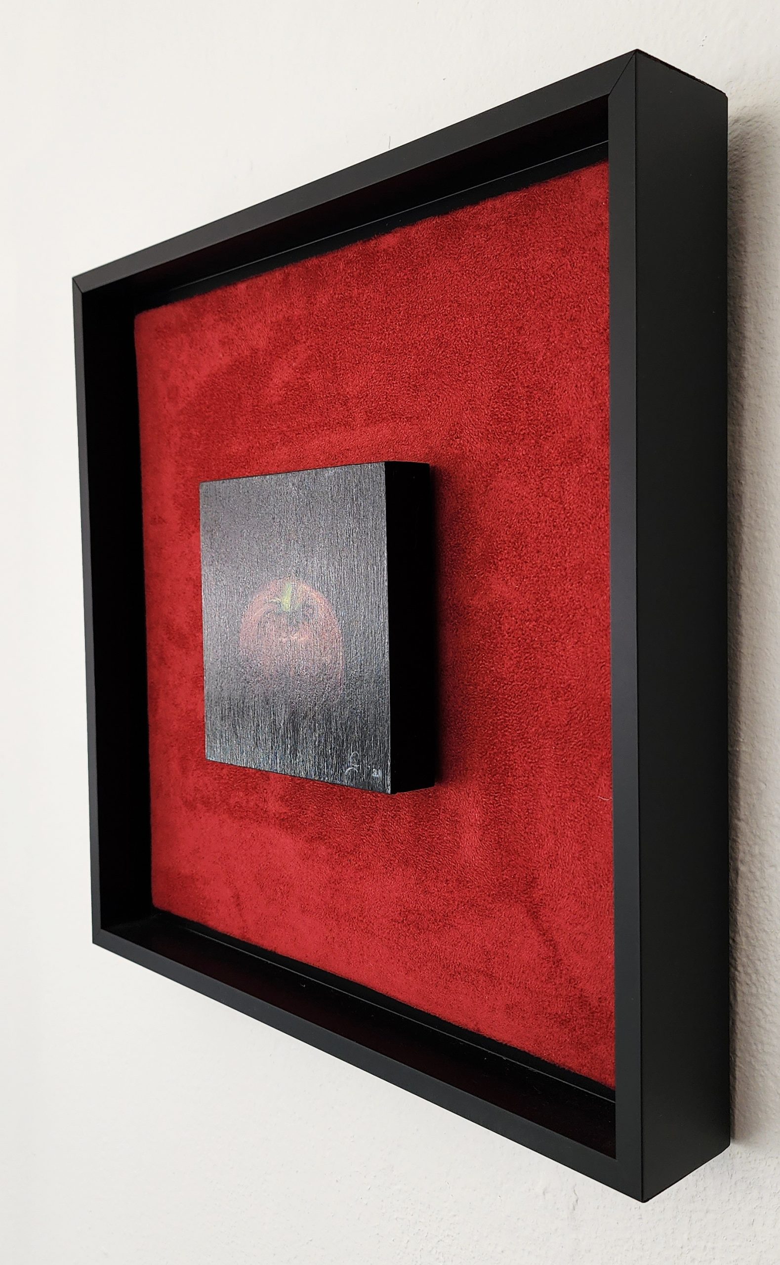 Cerbera_Gallery_Genevieve_Hamel_2302_11_Red_Apple_5x5x1_on_13-5x13-5x2_04 Year: 2021