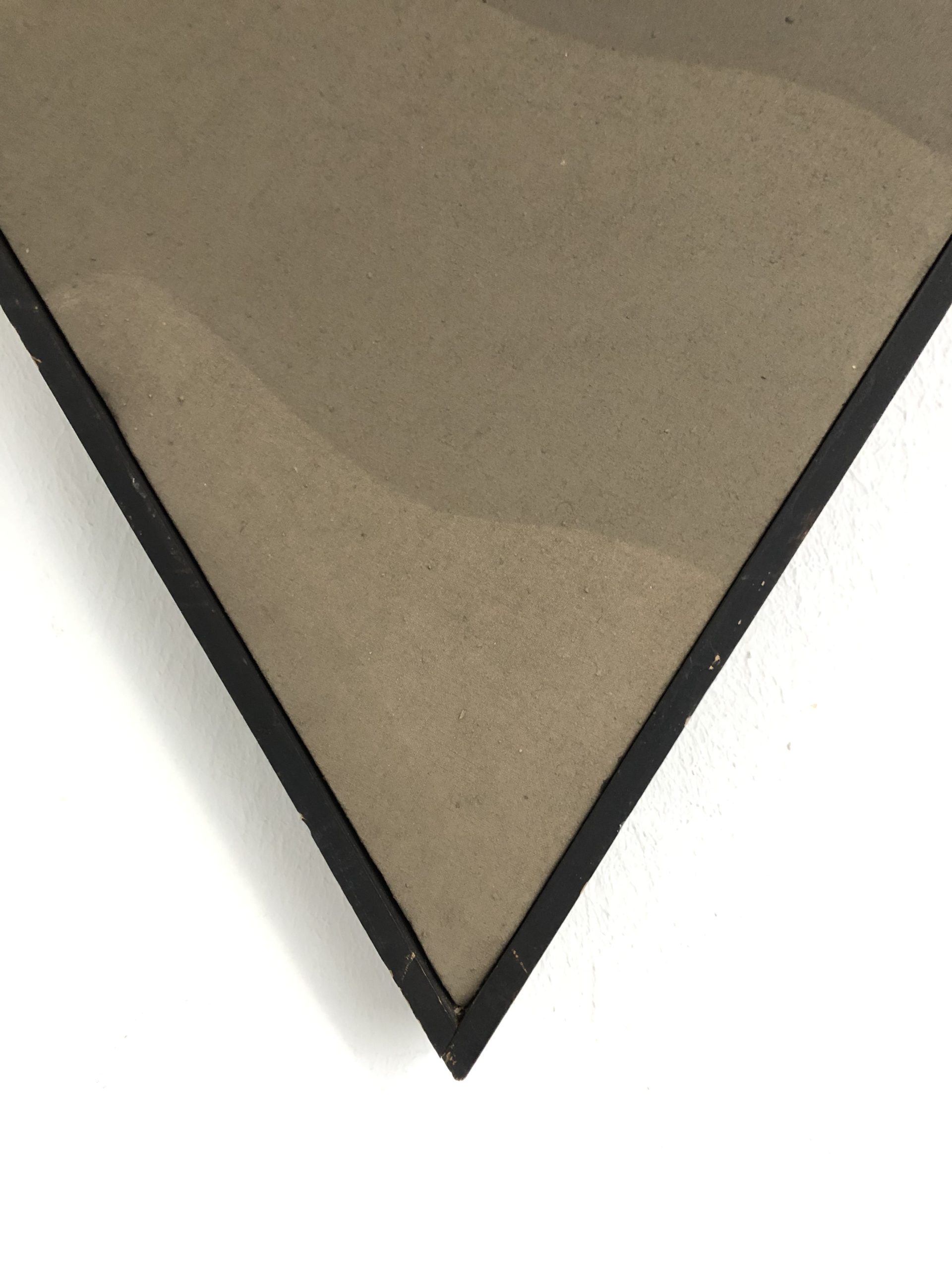 Cerbera_Gallery_2404_Hannes Grosse_03_Wellenform_Dreieck-2_33x33x31_04 Modern